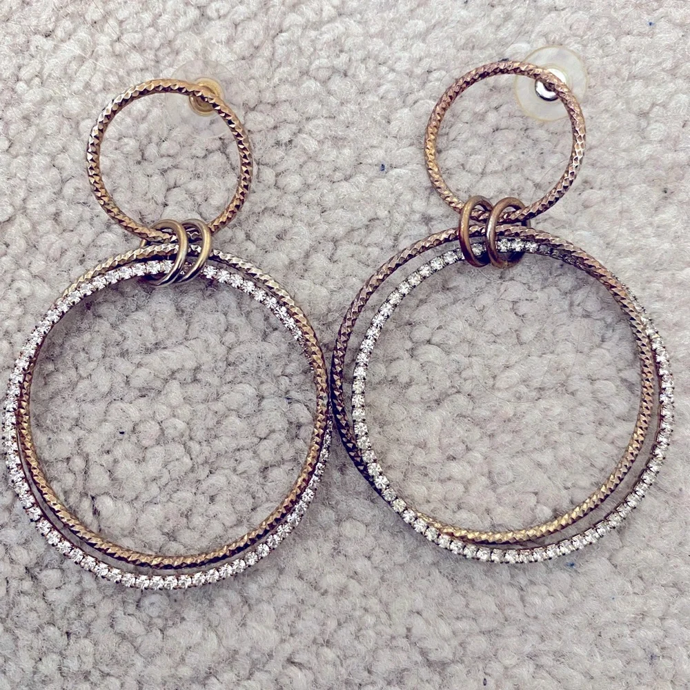 Cache Statement Earrings - Picture 3 of 3